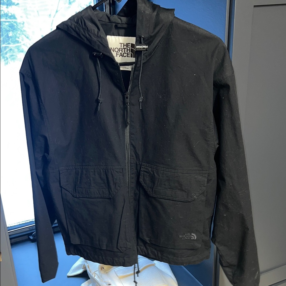 The North Face women’s Black Windbreaker